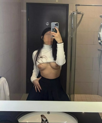 💋 У меня есть все, чтобы сделать твои фантазии реальностью. 🔥 Мое тело стройное и сексуальное, а нежные руки и губки доставят тебе невероятное удовольствие. 😍 Мои услуги разнообразны: от нежных эротических массажей до страстных и незабываемых сексуальных игр. 💦 Мои клиенты остаются в восторге от встреч со мной, а мои отзывы говорят сами за себя. 💯 Не упусти шанс испытать настоящий экстаз, встречайся со мной и получай удовольствие, о котором даже не мог мечтать! 🌟 Фото 100% мои. Жду тебя, мой сладкий... 😉#москва #москвы #вмоскве Окся